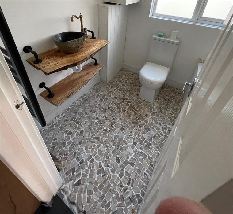 Pebble-mosaic bathroom floor
