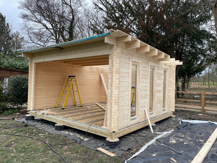 Garden room with covered canopy