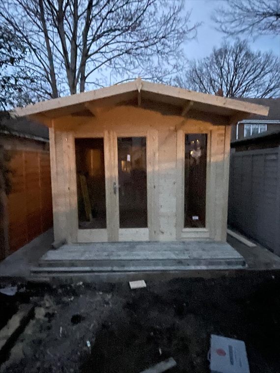Garden cabin with double doors