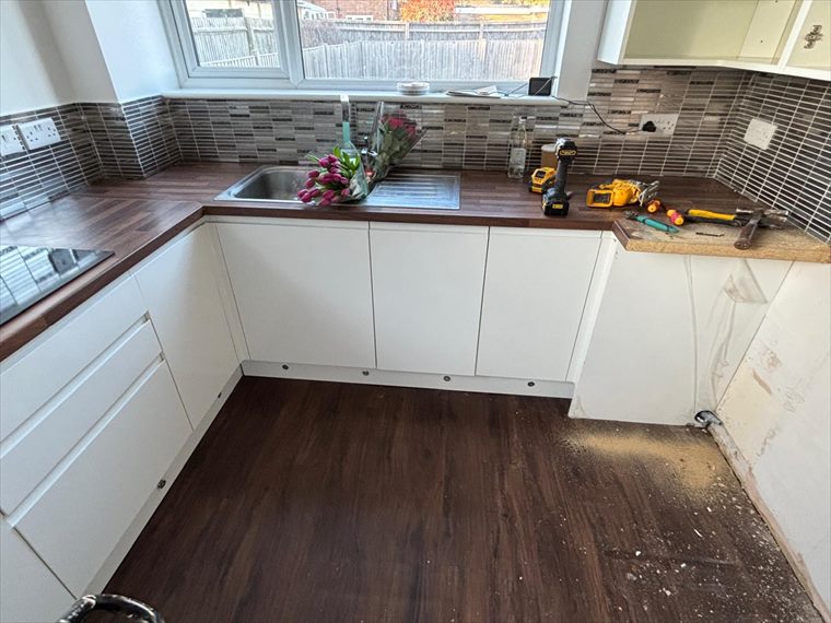 White kitchen with timber-effect worktops